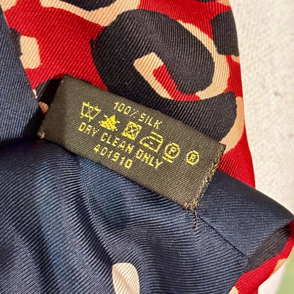 Louis Vuitton Stephen Sprouse Silk Infinity Scarf - Picture 4 of 5